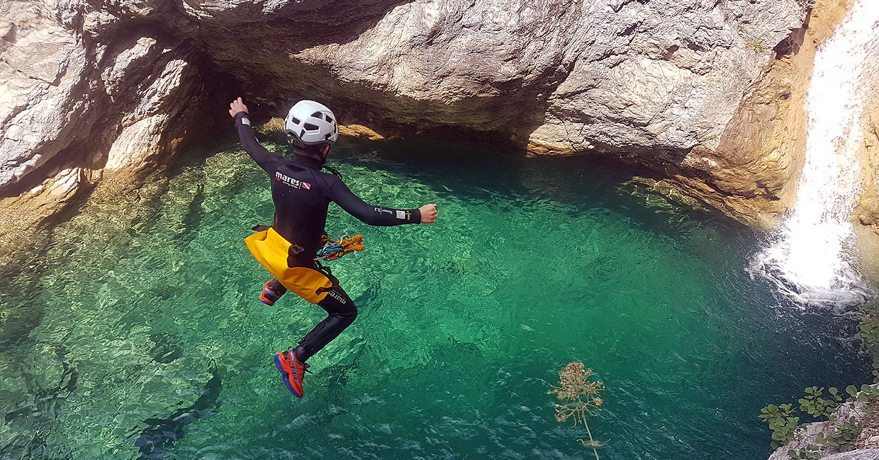 Mountain Experts - Programs - Canyoning in Aosta Valley